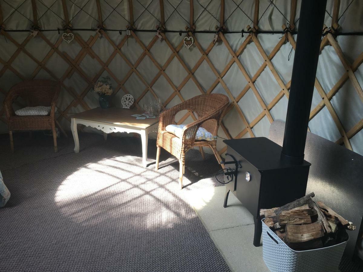Gingerbread Cottage Yurts Dereham Zewnętrze zdjęcie